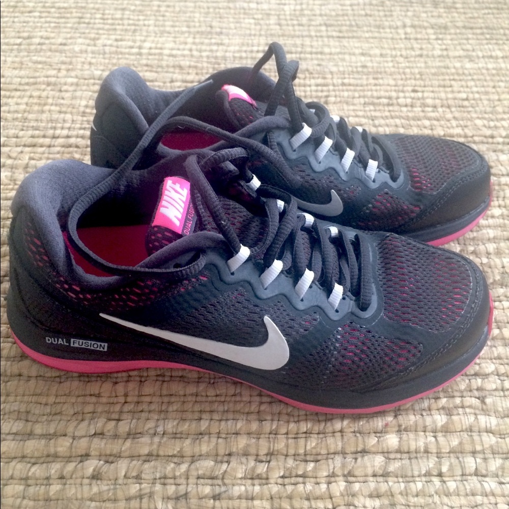 Nike Dual Fusion size 6